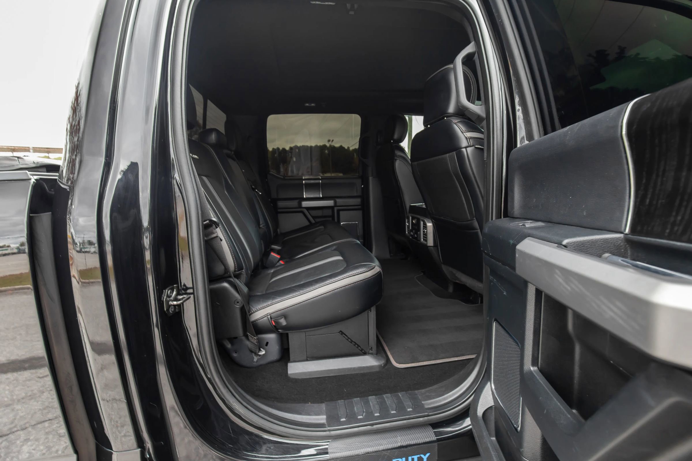 Used 2019 Ford F250 Platinum w/ Platinum Ultimate Package image 24