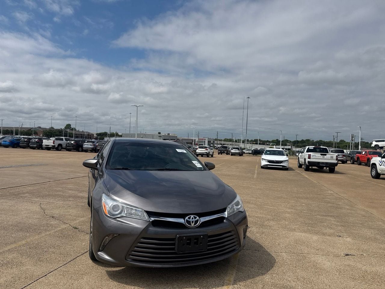Used 2017 Toyota Camry XLE FWD image 3