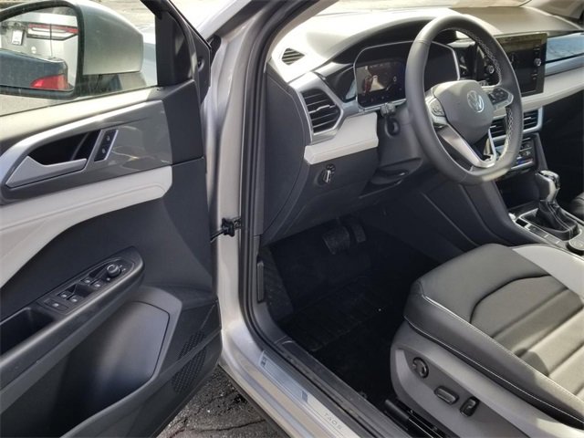 New 2025 Volkswagen Taos SEL image 6