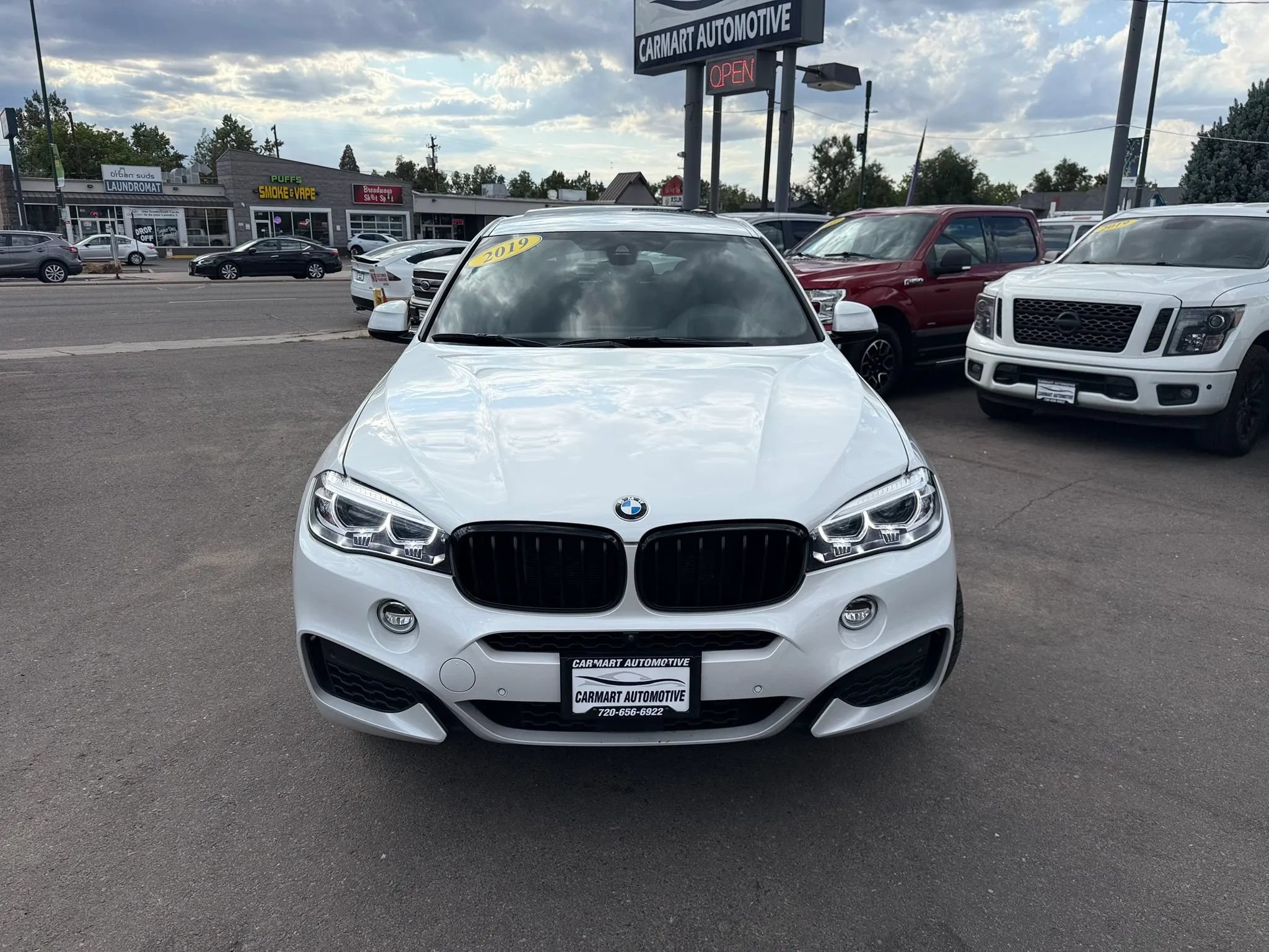 Used 2019 BMW X6 xDrive50i w/ M Sport Package AWD/4WD image 4