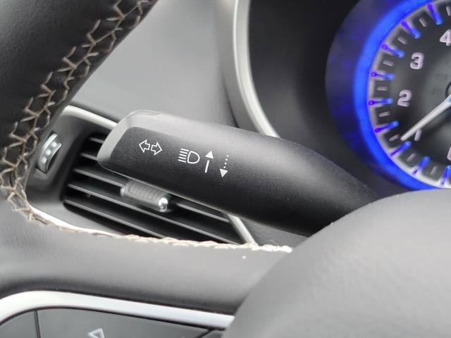 Used 2023 Chrysler Pacifica Touring-L image 15