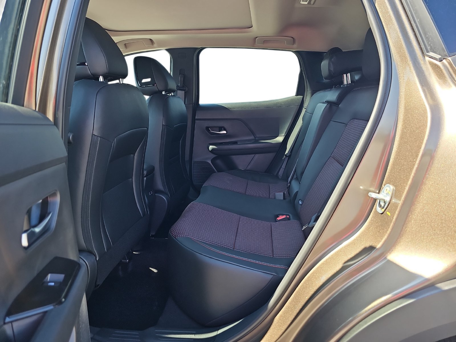 New 2027 Nissan Kicks SR w/ SR Premium Package FWD image 14