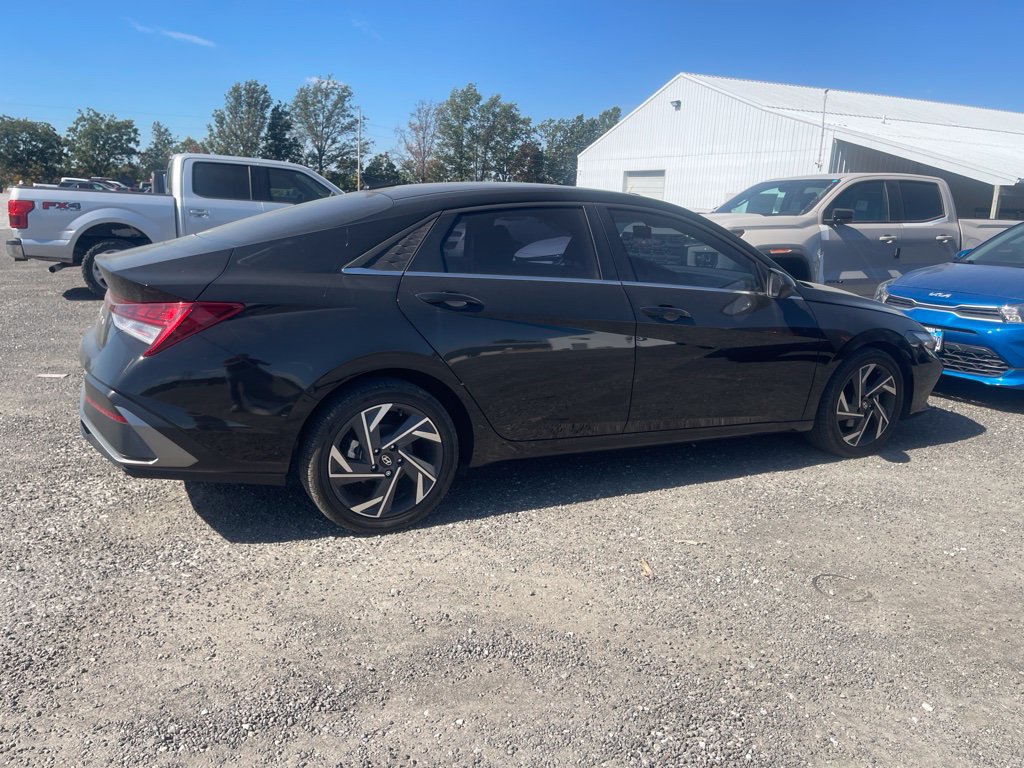 Used 2025 Hyundai Elantra SEL FWD image 7