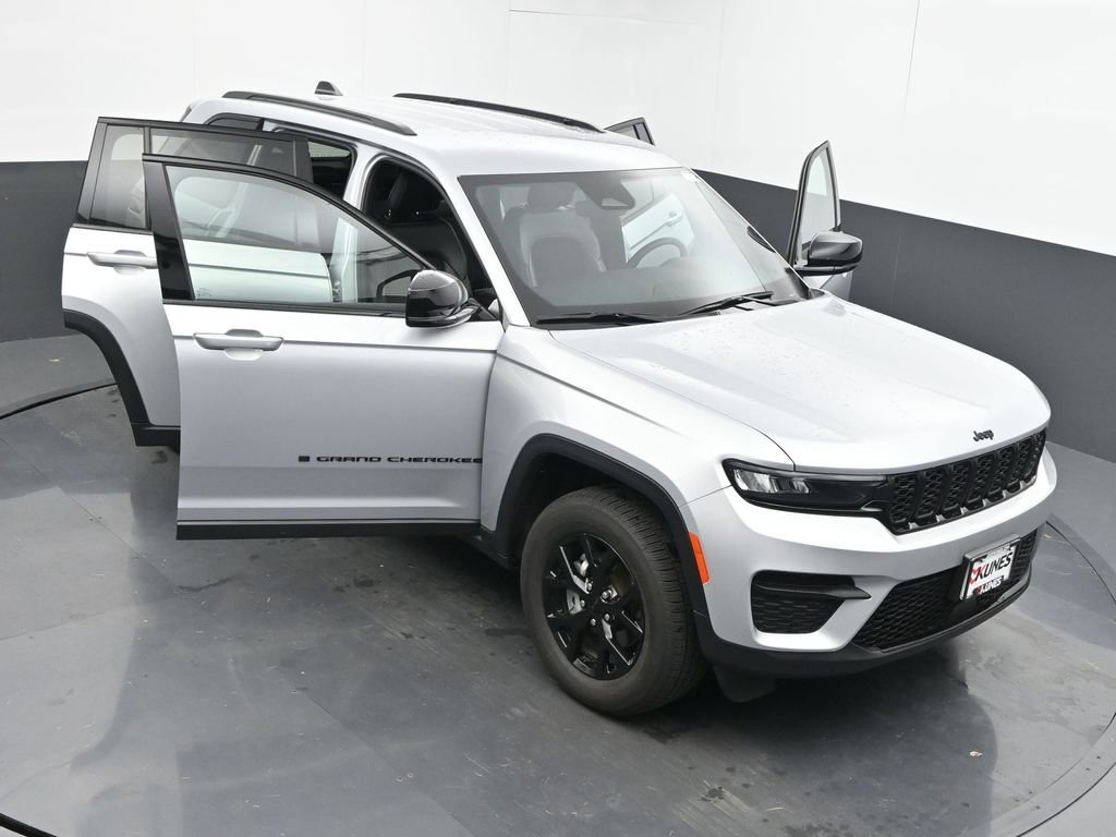 Used 2024 Jeep Grand Cherokee Altitude image 61