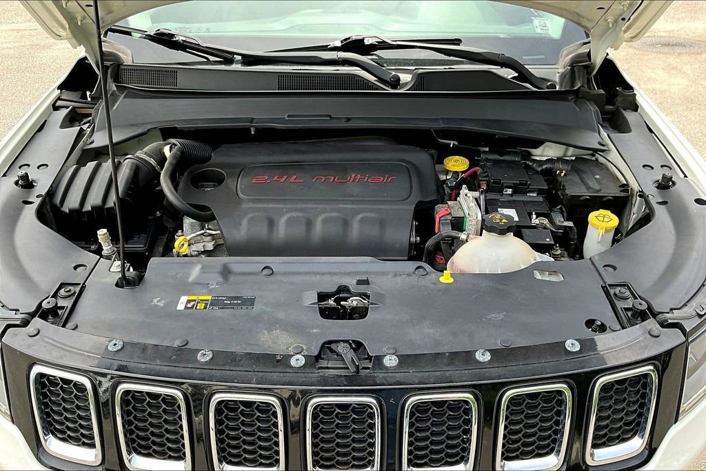 Used 2018 Jeep Compass Limited w/ Navigation Group AWD/4WD image 32