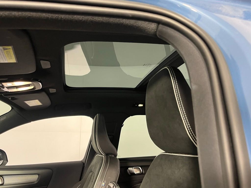 Used 2023 Volvo XC40 B5 Ultimate w/ Protection Package image 27