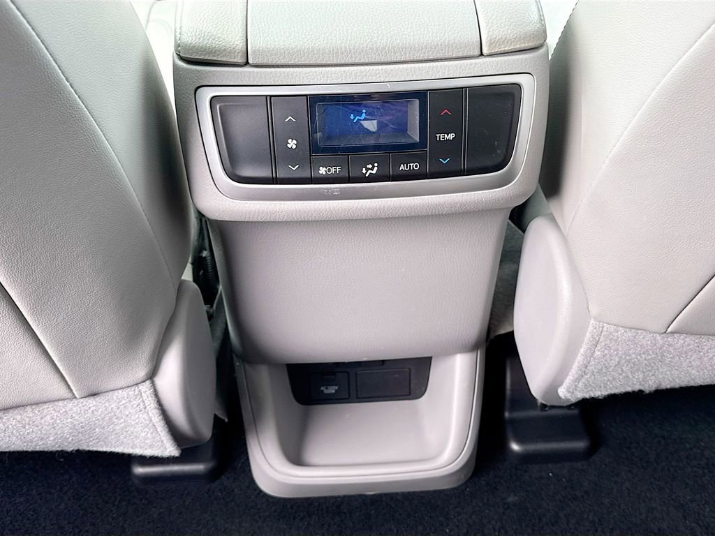 Used 2019 Toyota Highlander XLE image 23