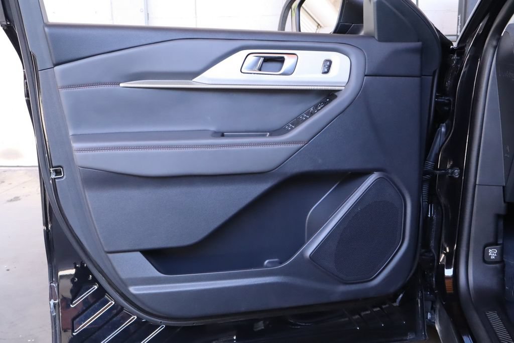 Used 2025 Ford Explorer Active RWD image 20