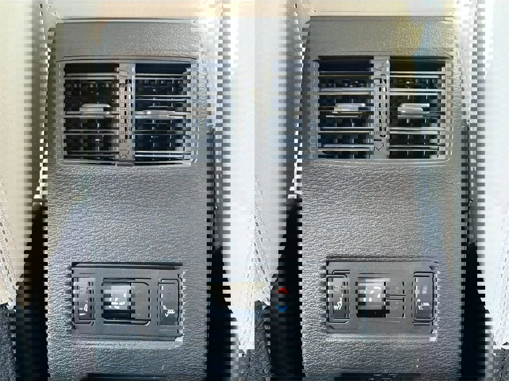 New 2025 Mitsubishi Outlander SEL image 32