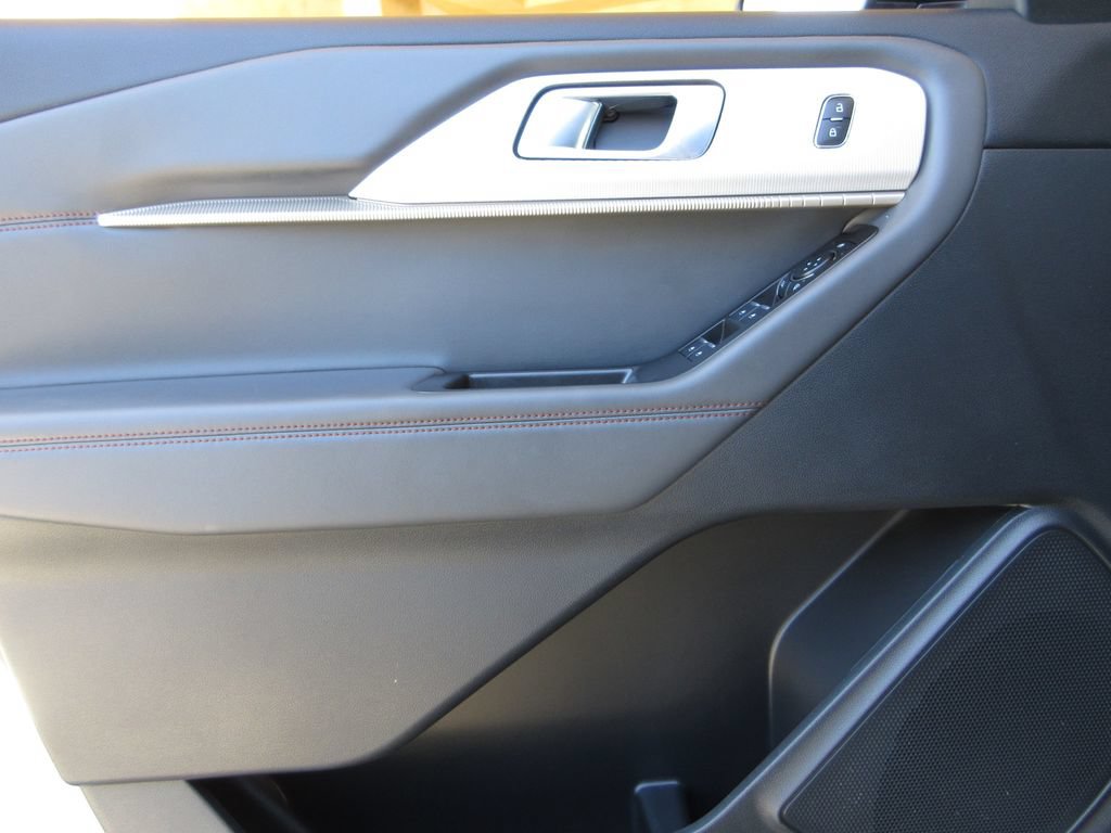 Certified 2026 Ford Explorer Active RWD image 9