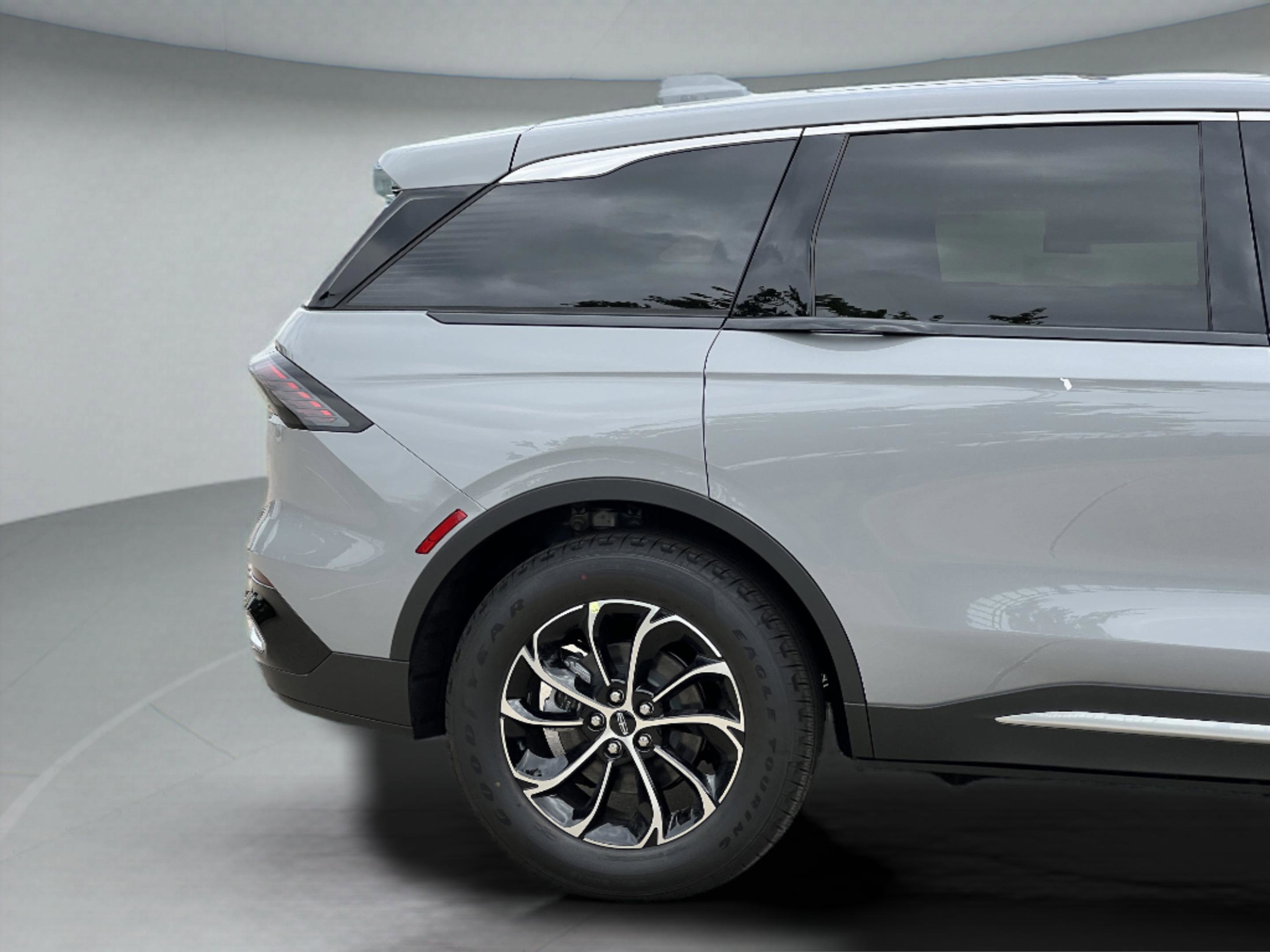 New 2026 Lincoln Nautilus Premier w/ Equipment Group 102A AWD/4WD image 32