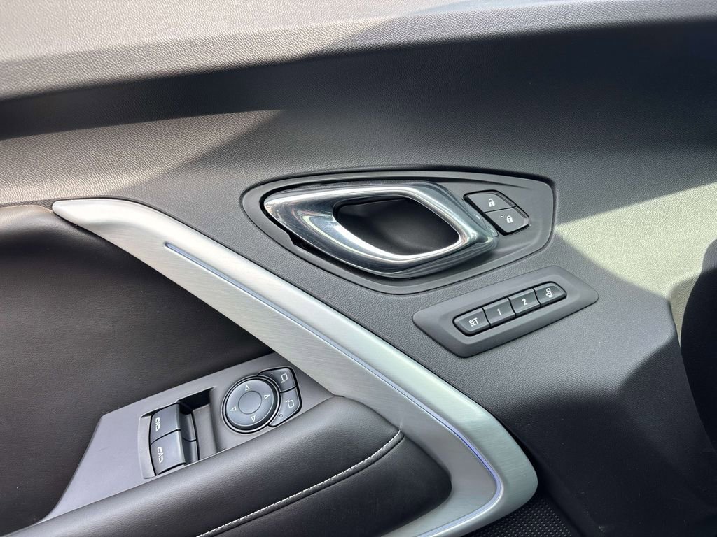 Used 2016 Chevrolet Camaro SS image 11