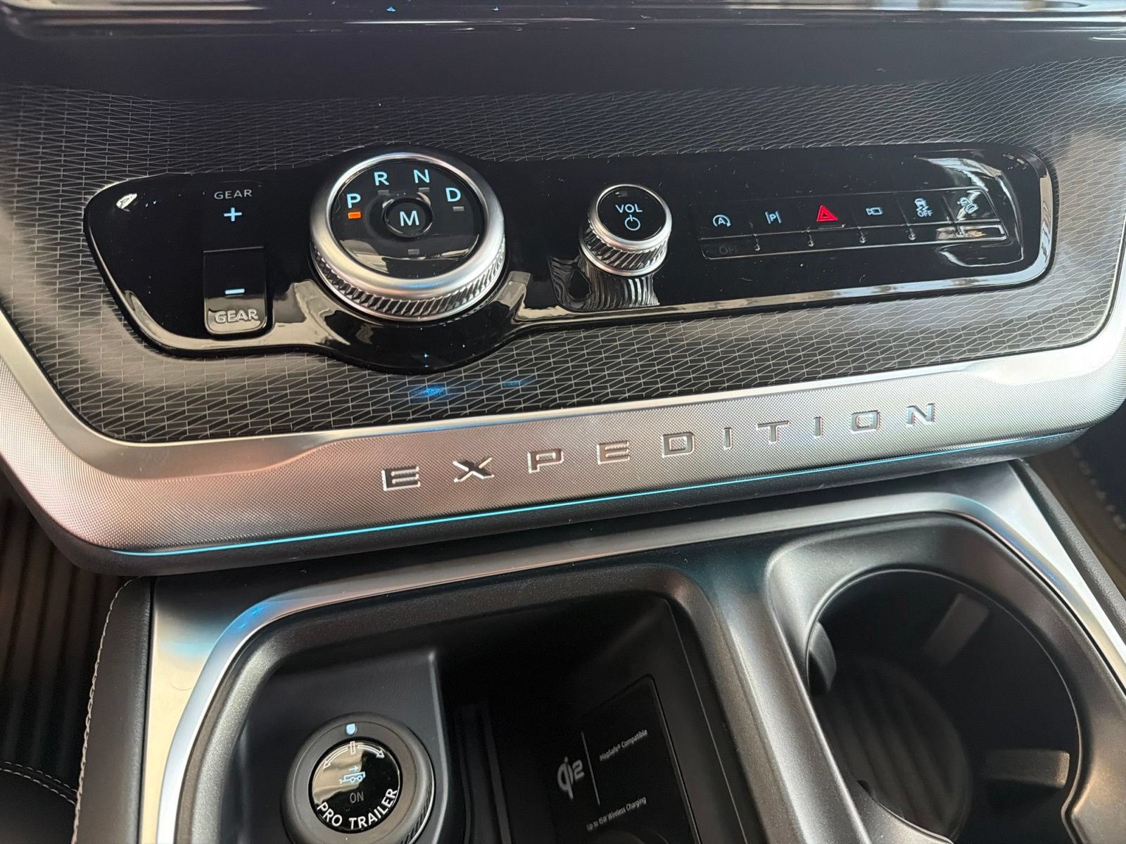 New 2027 Ford Expedition Platinum w/ Stealth Appearance Package AWD/4WD image 28