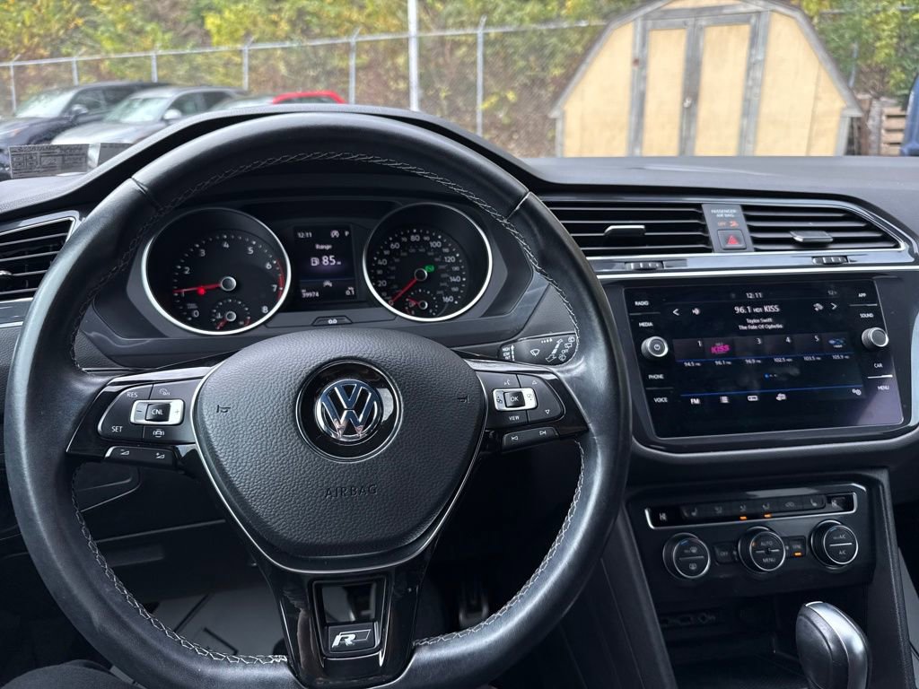 Used 2020 Volkswagen Tiguan SE R-Line image 12