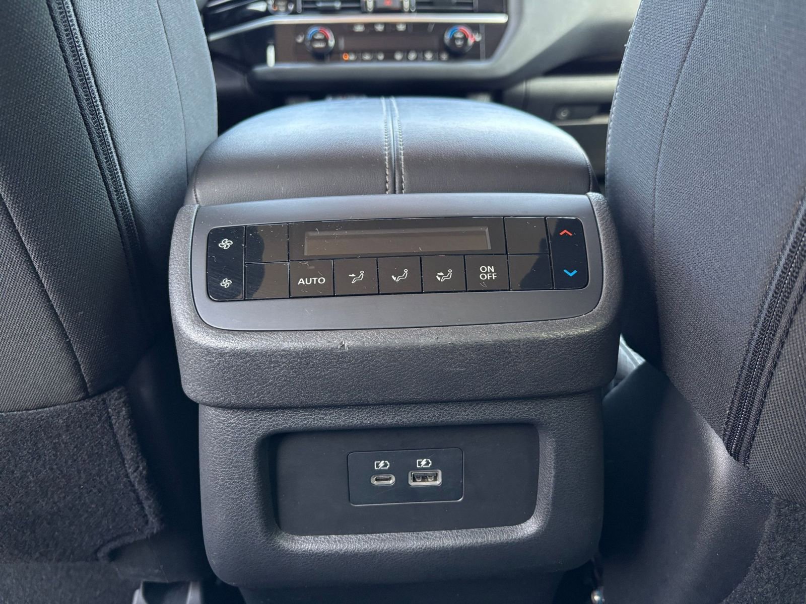 Used 2025 Nissan Pathfinder SV image 24