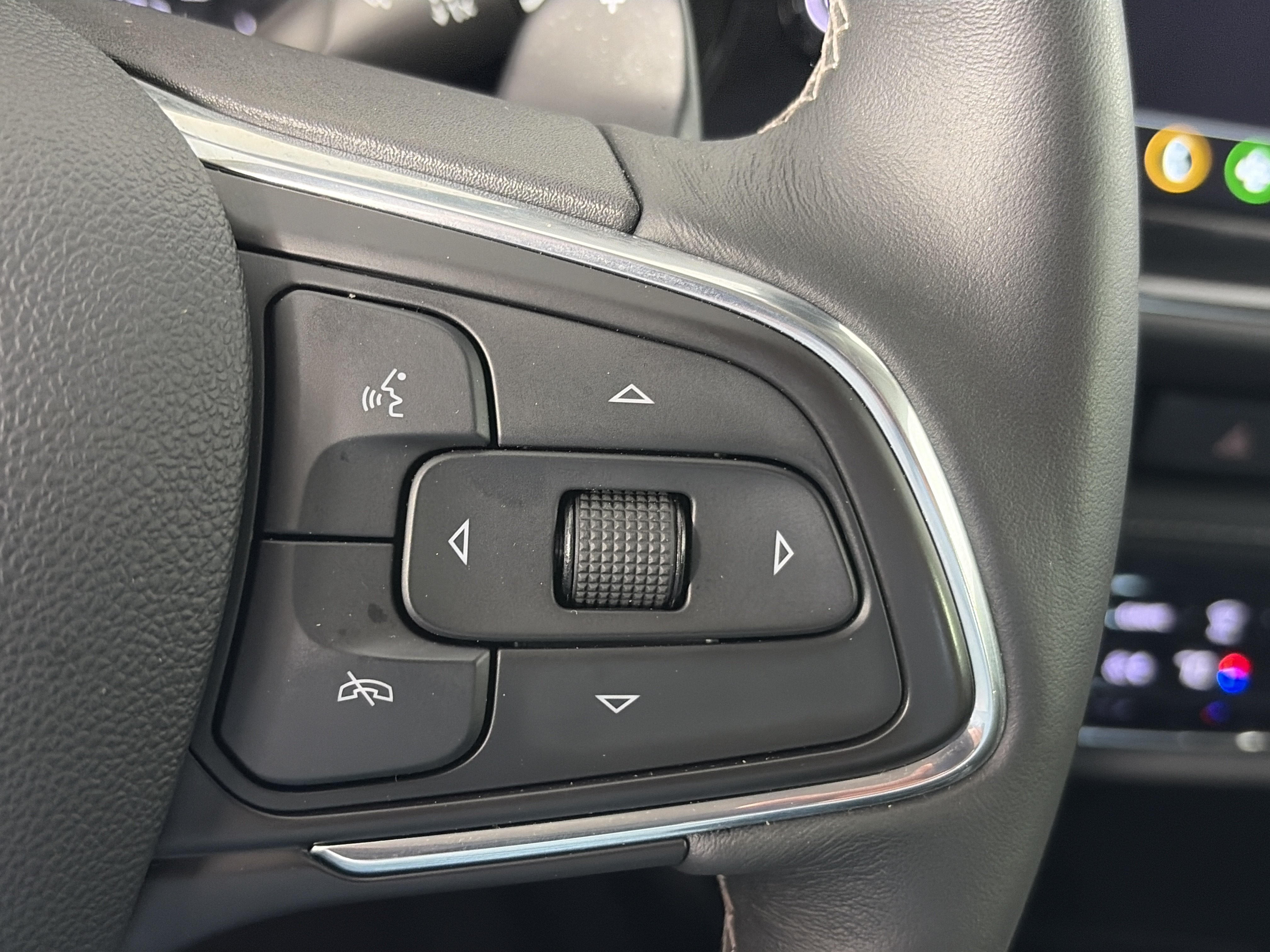 Used 2023 Buick Envision Preferred AWD/4WD image 34