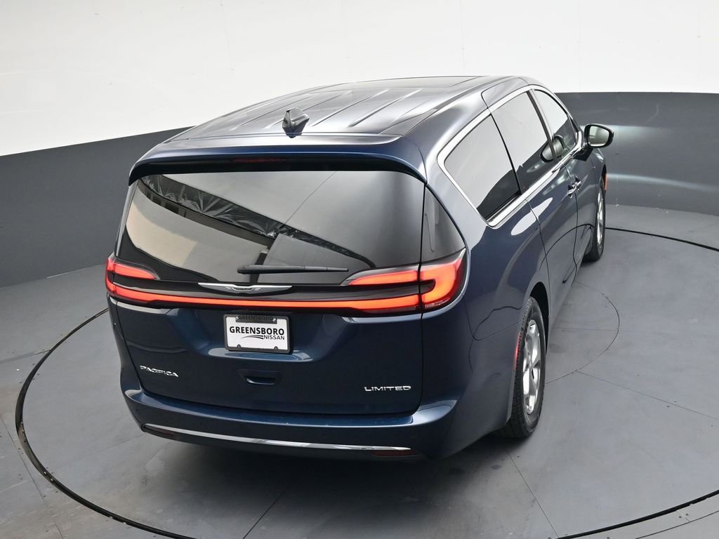 Used 2024 Chrysler Pacifica Limited image 29