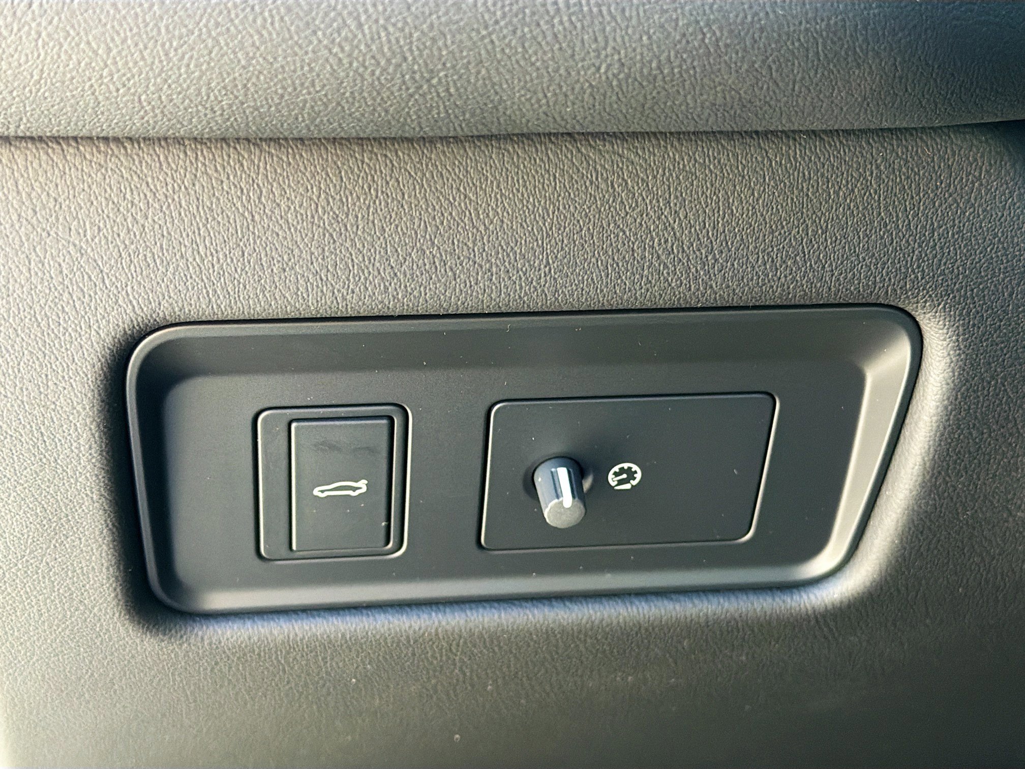 New 2024 Jaguar XF R-Dynamic SE image 37