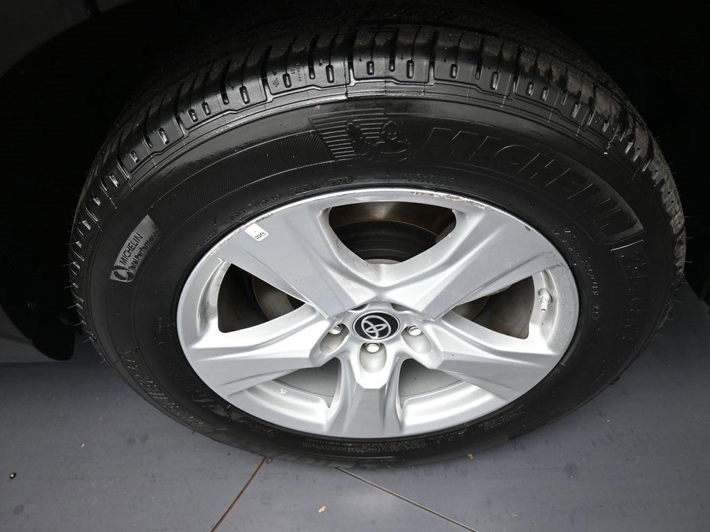 Certified 2023 Toyota Highlander L image 15