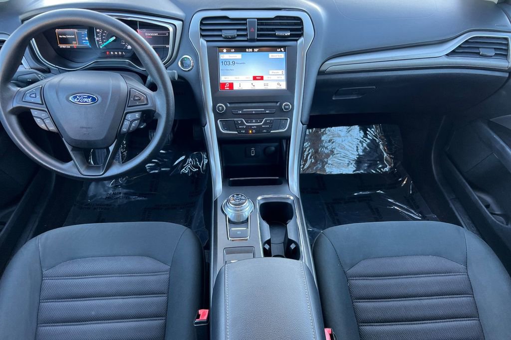 Used 2017 Ford Fusion SE w/ Fusion SE Technology Package image 15