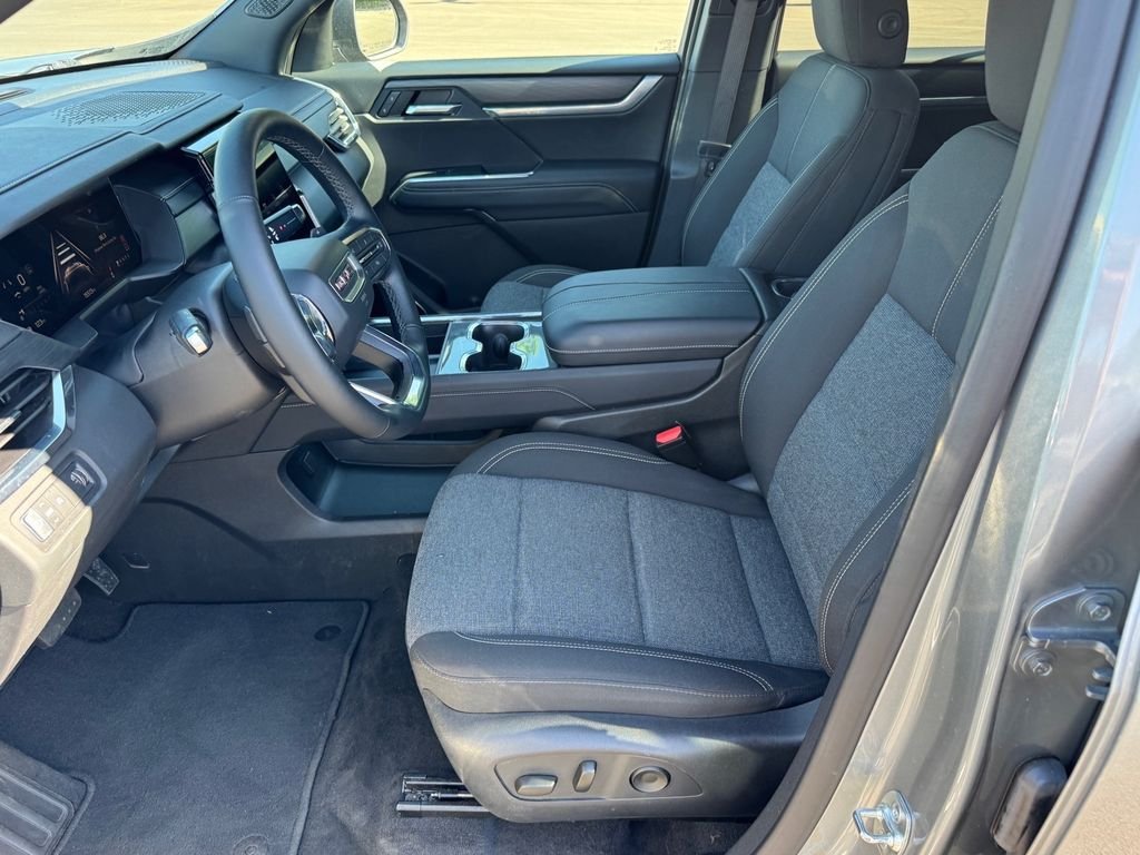 Used 2025 GMC Acadia Elevation FWD image 7