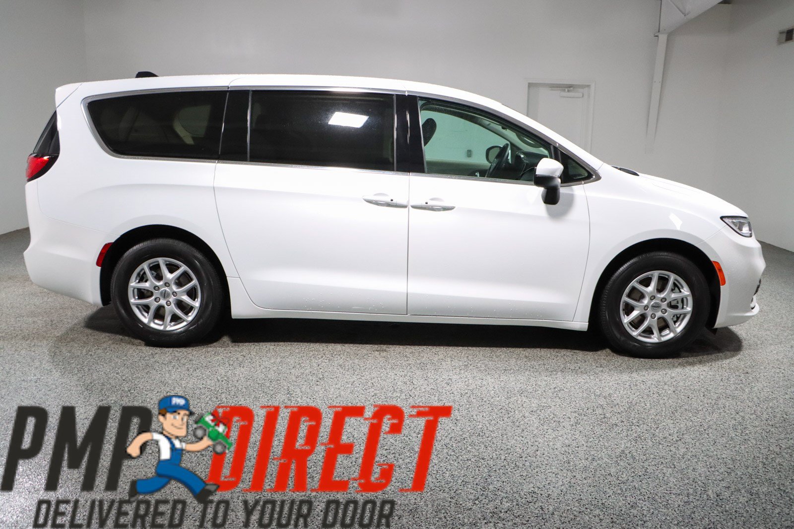 Used 2023 Chrysler Pacifica Touring-L FWD image 6