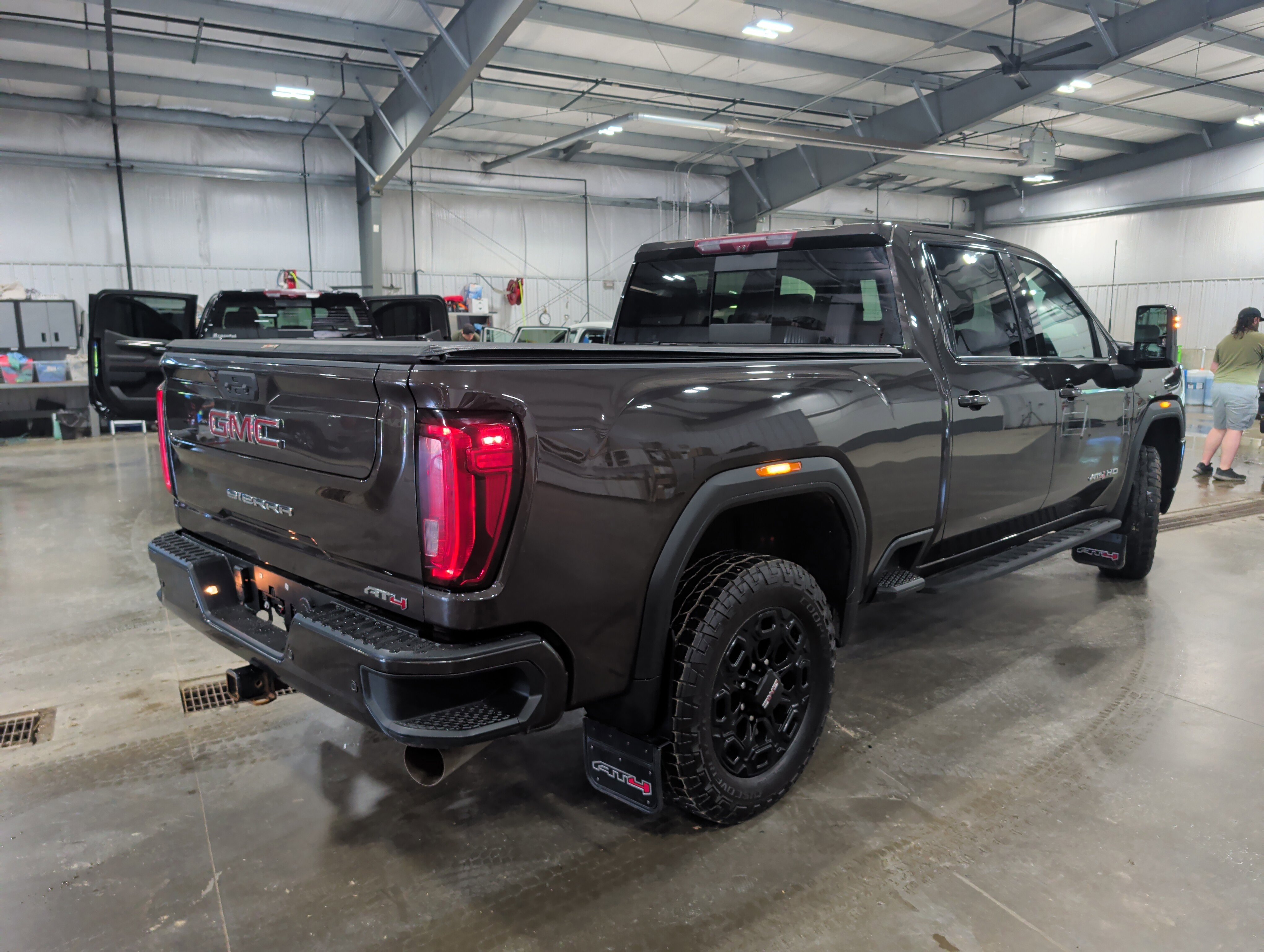 Used 2021 GMC Sierra 3500 AT4 w/ AT4 Premium Plus Package AWD/4WD image 3