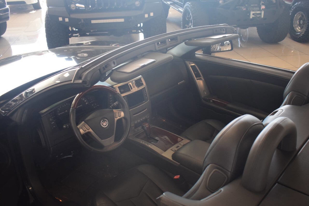 Used 2005 Cadillac XLR Base 2dr Roadster image 70