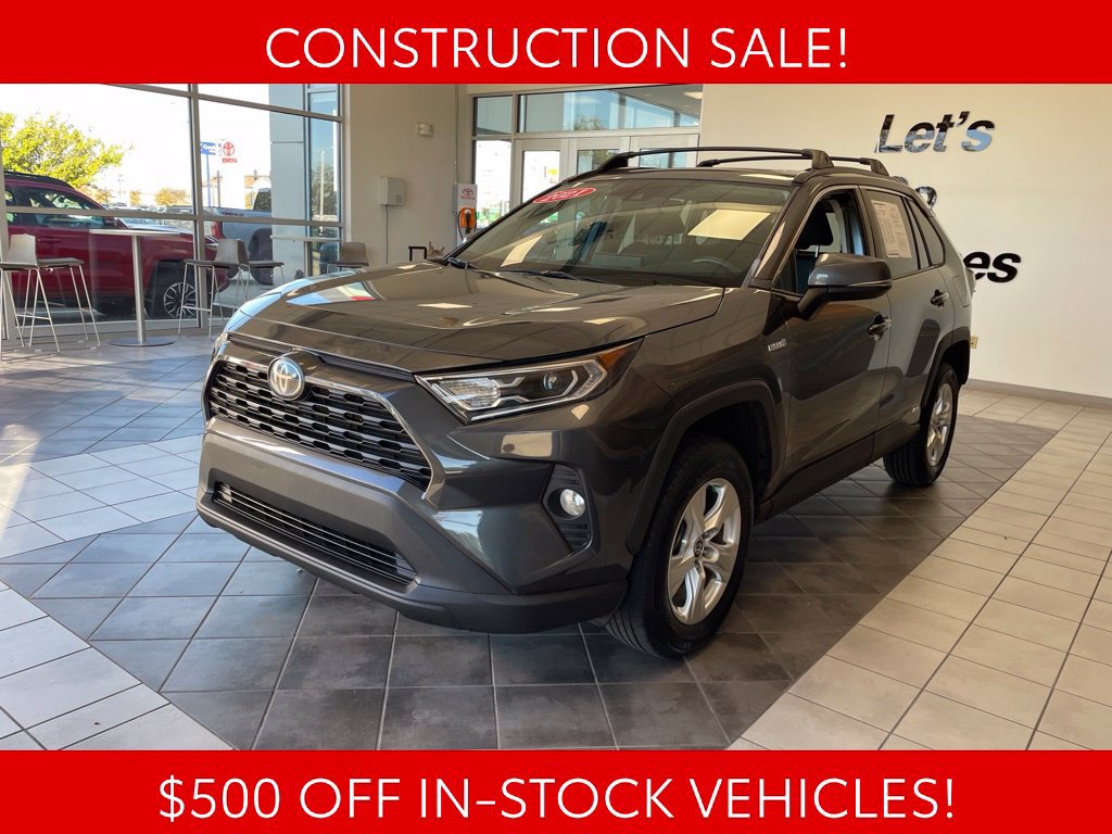 Used 2021 Toyota RAV4 XLE w/ Convenience Package AWD/4WD image 2