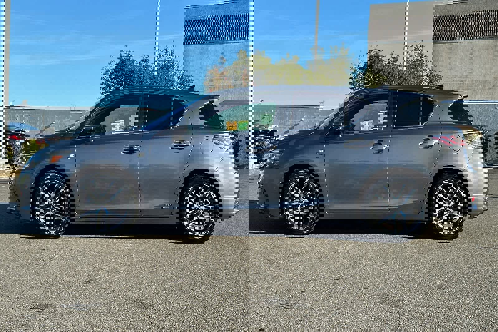 Used 2015 Lexus CT 200h w/ F Sport w/Nuluxe Interior image 9