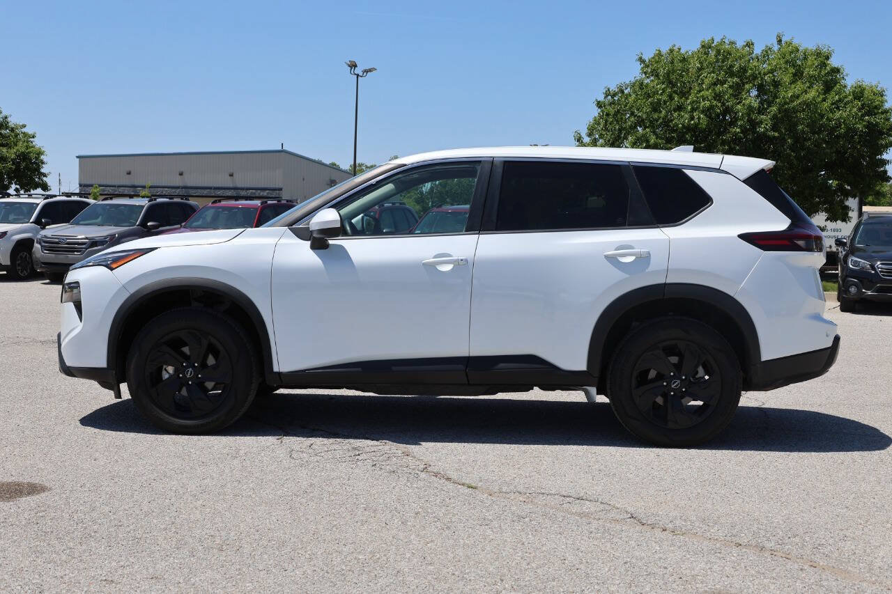 Used 2025 Nissan Rogue SV AWD/4WD image 8