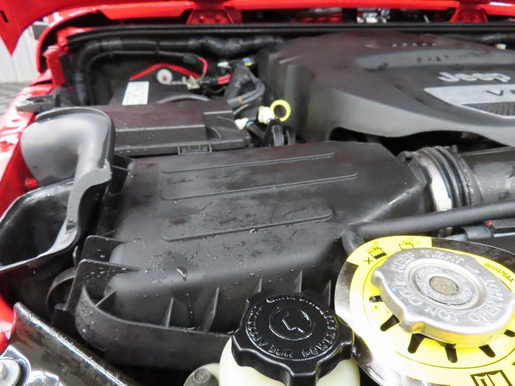 Used 2017 Jeep Wrangler Unlimited Sahara w/ Connectivity Group image 23