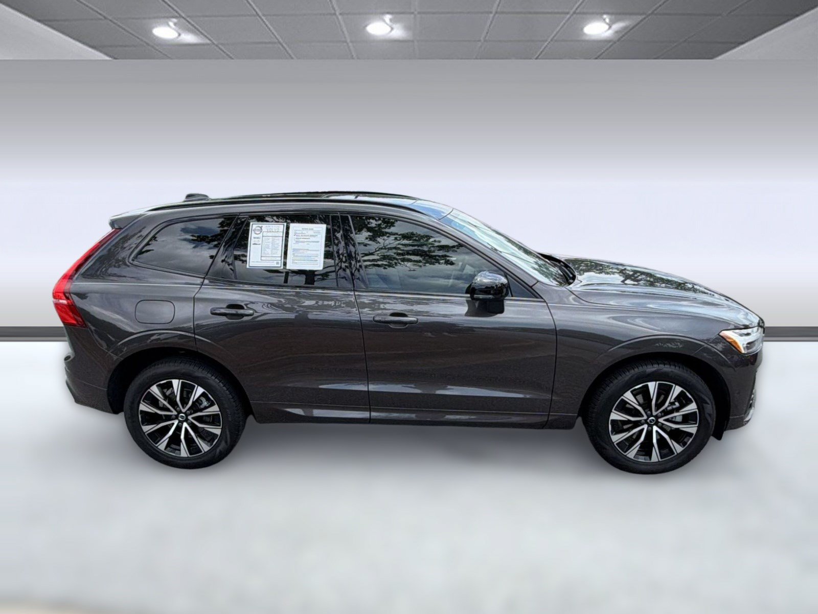 Used 2025 Volvo XC60 B5 Plus w/ Protection Package Premier AWD/4WD image 8