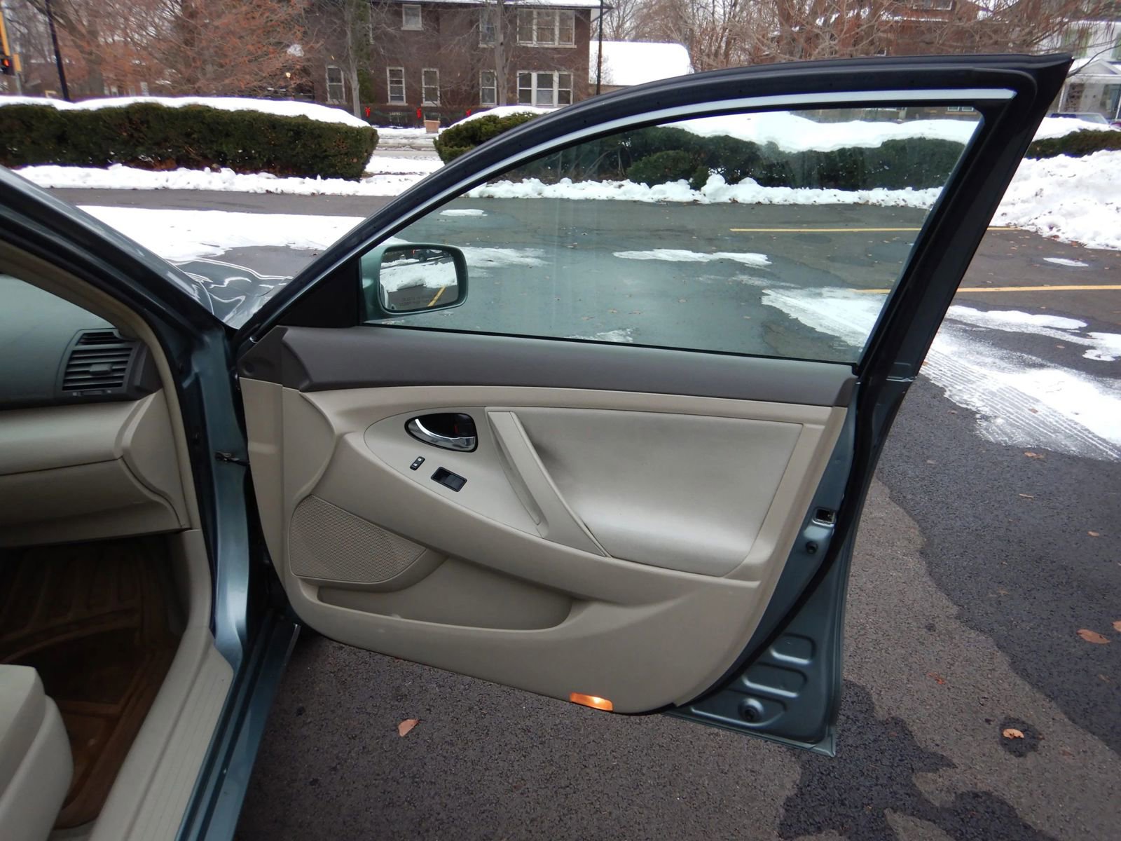 Used 2009 Toyota Camry LE FWD image 16