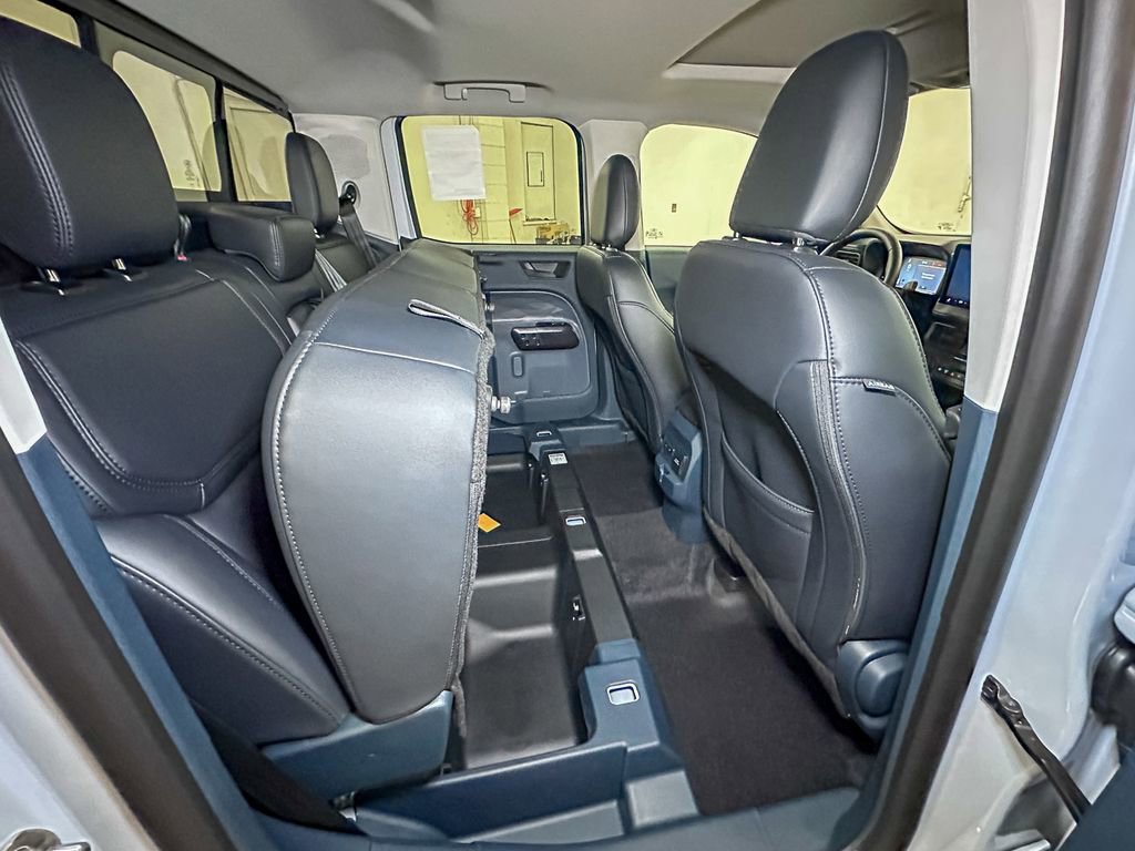 New 2026 Ford Maverick Lariat w/ Black Appearance Package image 4