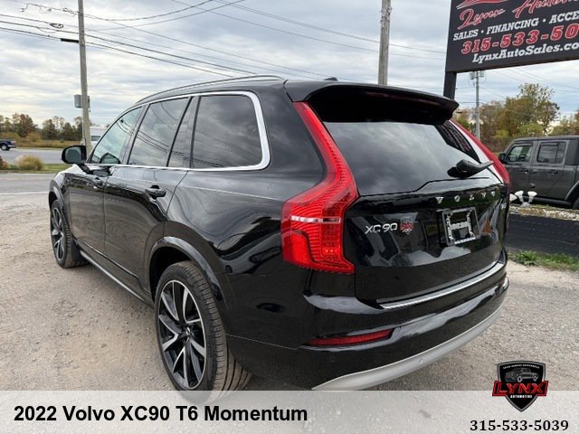Used 2022 Volvo XC90 T6 Momentum image 3