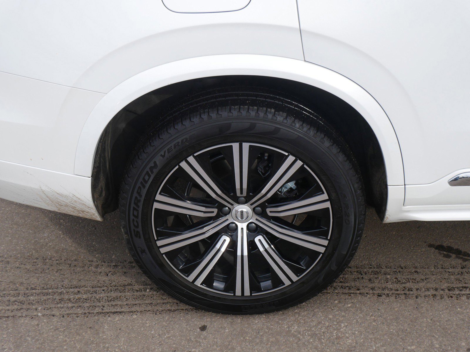 Certified 2024 Volvo XC90 B6 Core w/ Climate Package image 9