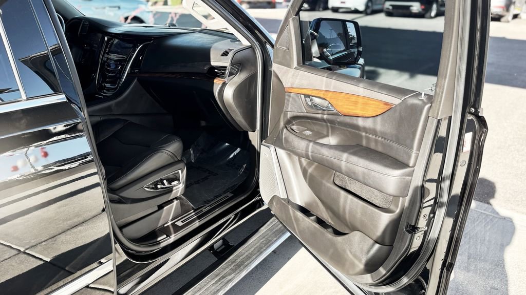 Used 2015 Cadillac Escalade Premium AWD/4WD image 9