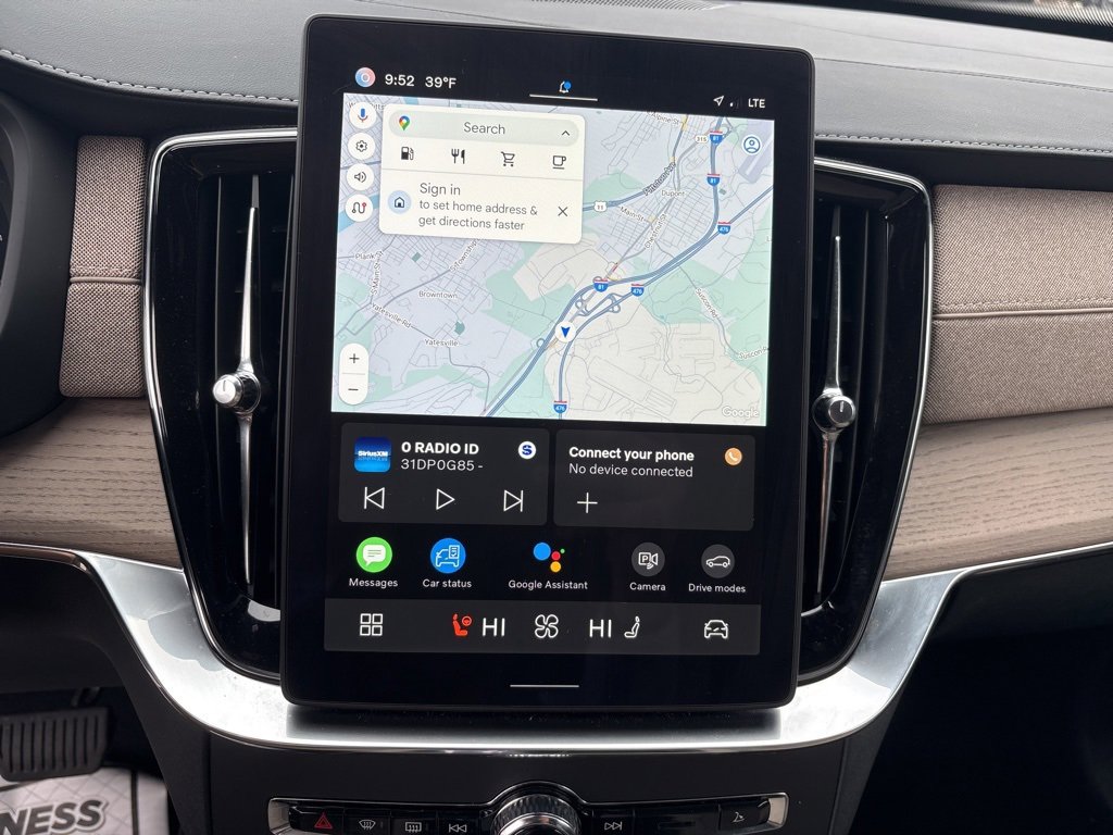 Certified 2025 Volvo XC90 B6 Plus image 28