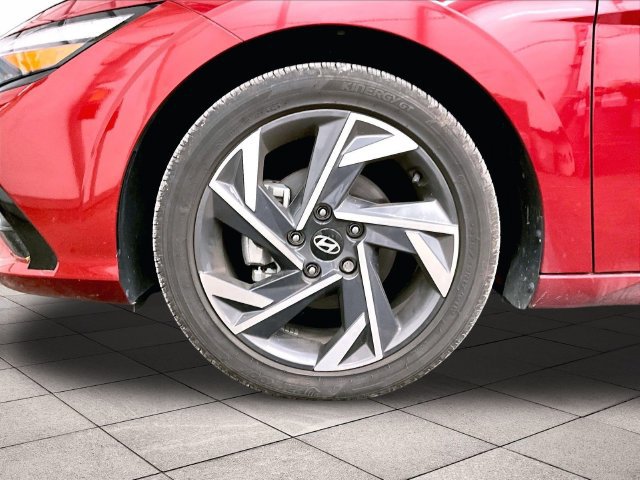 Used 2025 Hyundai Elantra Limited FWD image 8