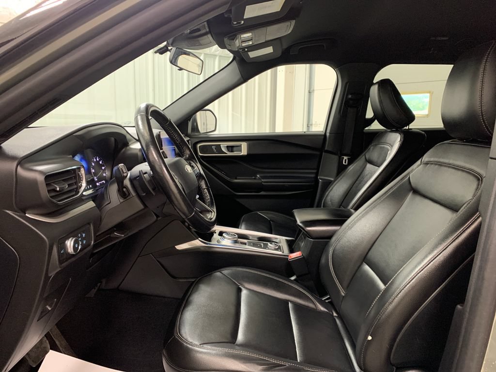 Used 2020 Ford Explorer XLT w/ Equipment Group 202A AWD/4WD image 16