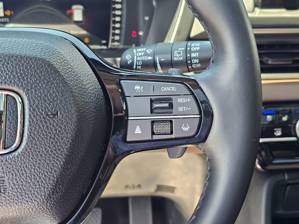 Used 2025 Honda Pilot Elite image 29