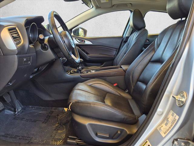 Used 2018 MAZDA MAZDA3 Touring FWD image 16