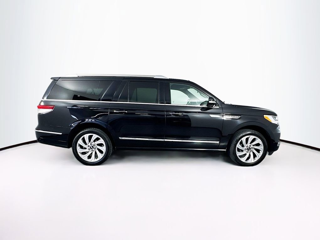 Used 2024 Lincoln Navigator L 4WD image 11
