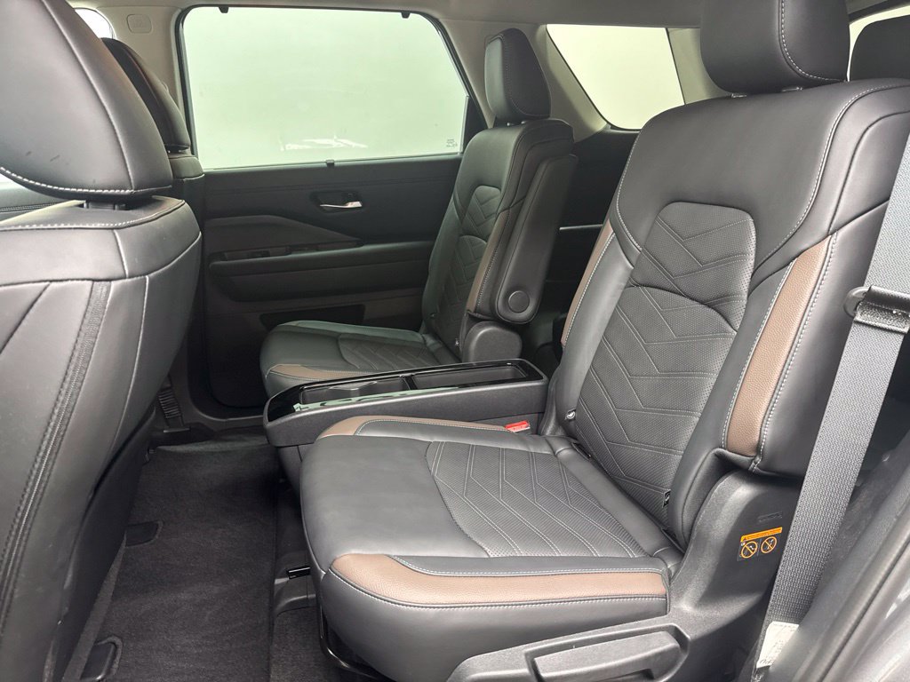 Used 2025 Nissan Pathfinder Platinum FWD image 22