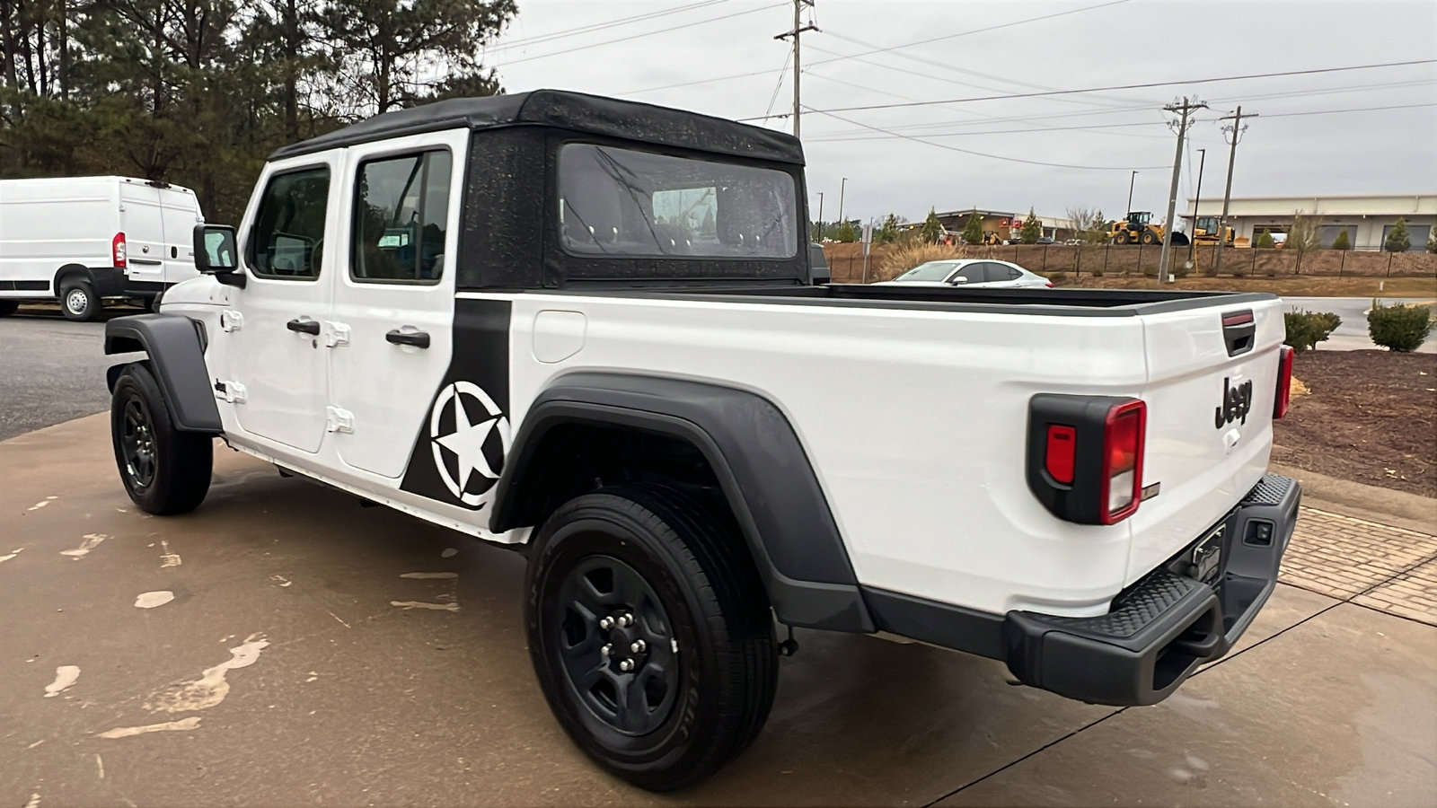 Used 2024 Jeep Gladiator Sport image 10