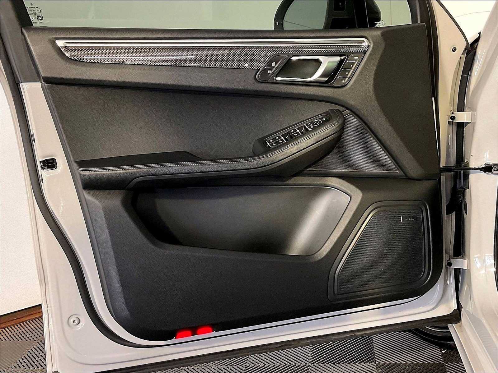Certified 2024 Porsche Macan S AWD/4WD image 25