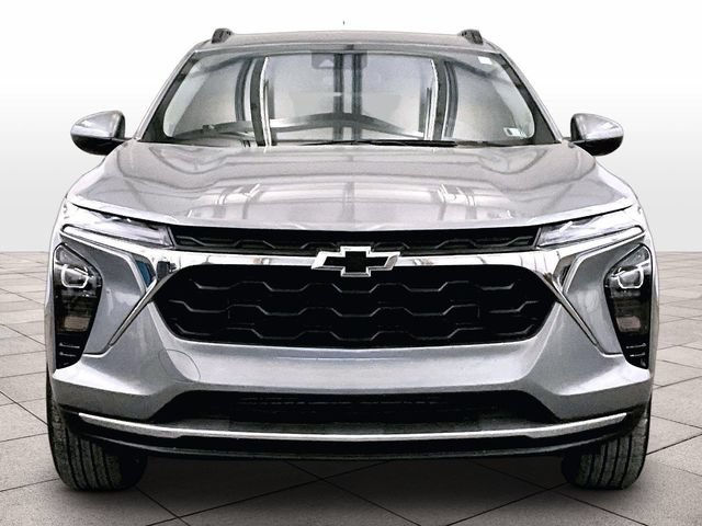 Used 2024 Chevrolet Trax LT w/ Driver Confidence Package FWD image 3