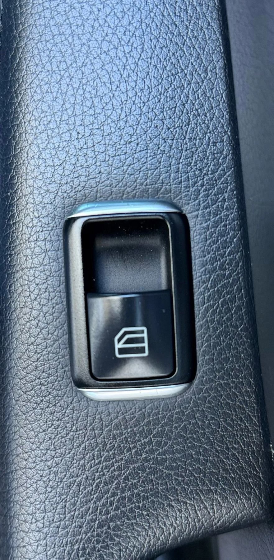 Used 2014 Mercedes-Benz E 350 4MATIC Sedan image 33