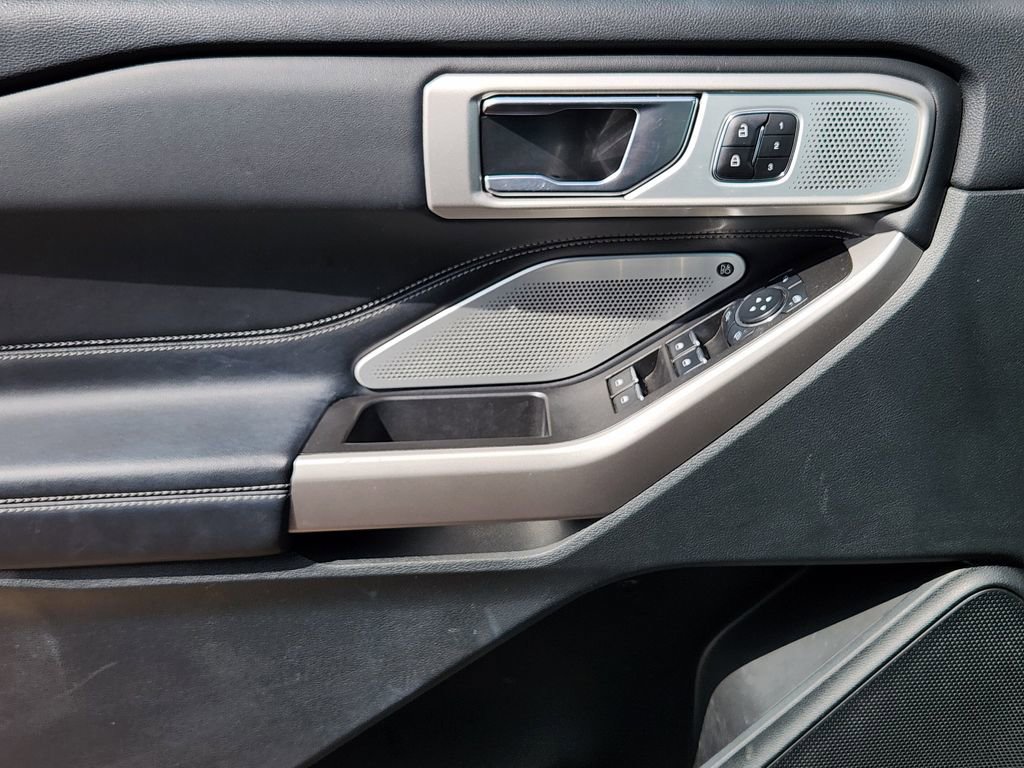 Used 2024 Ford Explorer Limited w/ Limited Technology Package AWD/4WD image 31